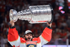 "This is outrageous": Ex-NHL star slams league's decision barring players from carrying Stanley Cup to Russia
