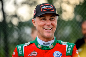 Kevin Harvick picks HMS driver as favorite to win the 2025 NASCAR Cup Darlington playoff race
