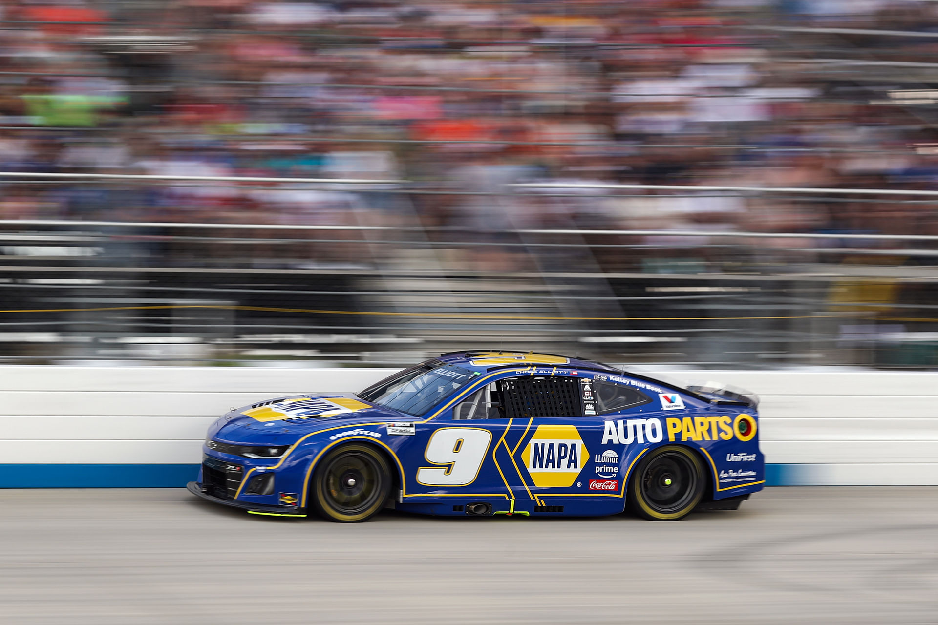 Chase Elliott drives the #9 Chevrolet Camaro for Hendrick Motorsports - Source: Imagn