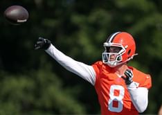 "Why is Kenny Pickett still on the team?": NFL fans react as Browns QB returns from injury with TD to David Njoku