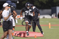 "Feels wrong": NFL fans react as Nick Chubb makes Texans debut in preseason clash vs Panthers