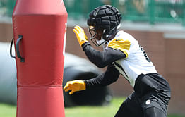 “0 team chemistry": NFL fans react to Jonnu Smith - Juan Thornhill fight during Steelers training camp