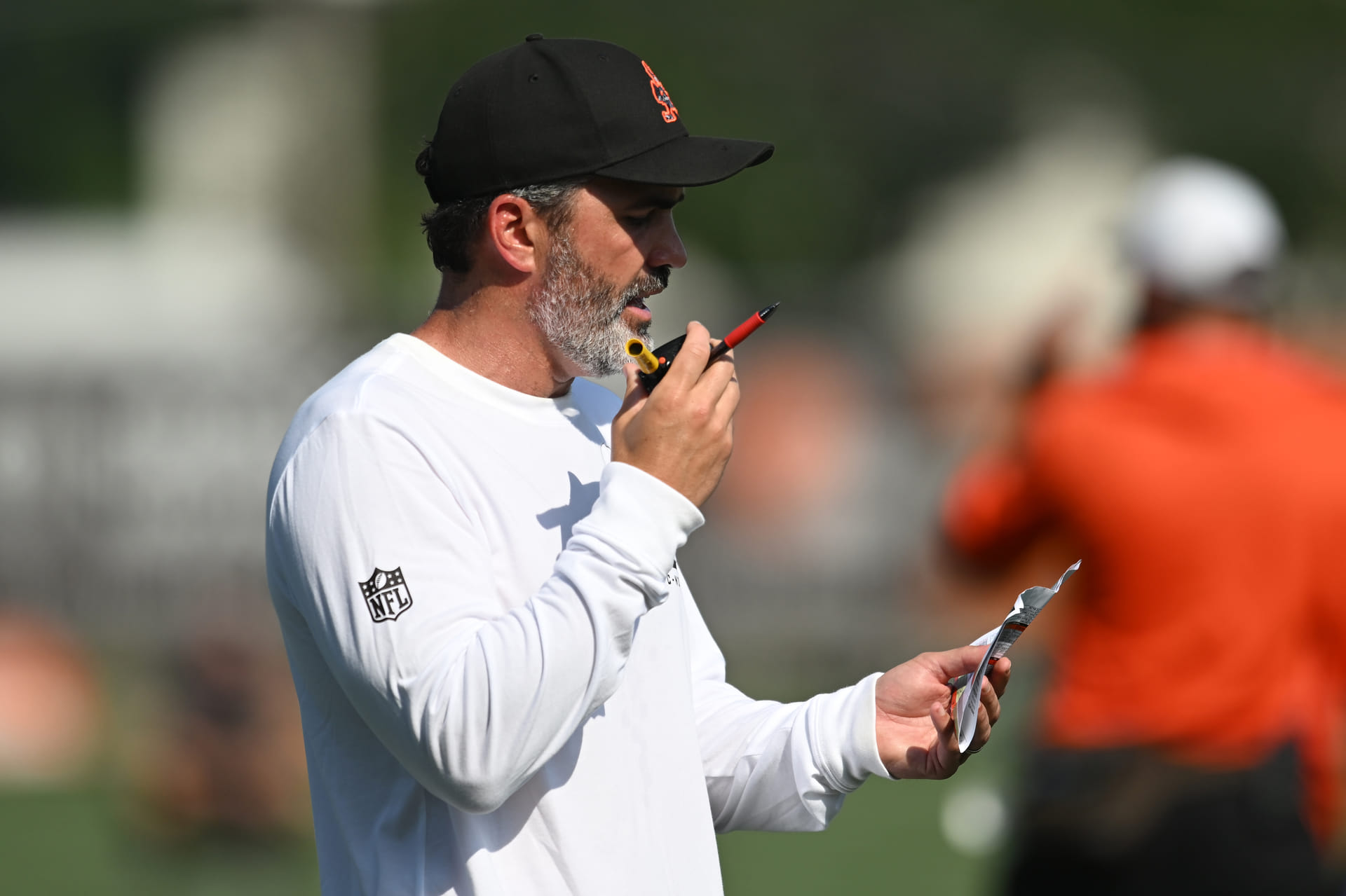 Kevin Stefanski gives bad news to Shedeur Sanders, Dillon Gabriel & Browns QB room over roster spot future