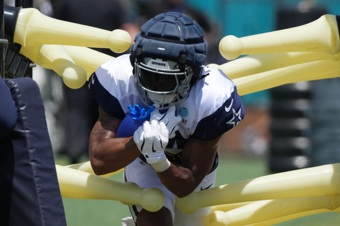 Jaydon Blue injury: Cowboys rookie RB faces major scare after being stepped on during training camp