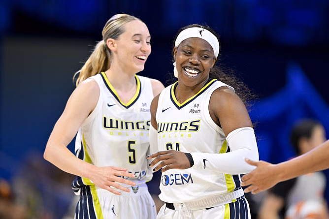 "Juicy": Arike Ogunbowale reacts candidly as Paige Bueckers pairs style with on-court dominance in rookie season