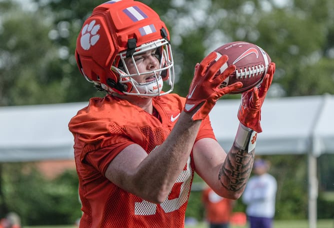 "He should transfer to UGA," "Kirby Smart is typing": CFB fans buzz as Clemson TE Ian Schieffelin gets arrested under DUI suspicion