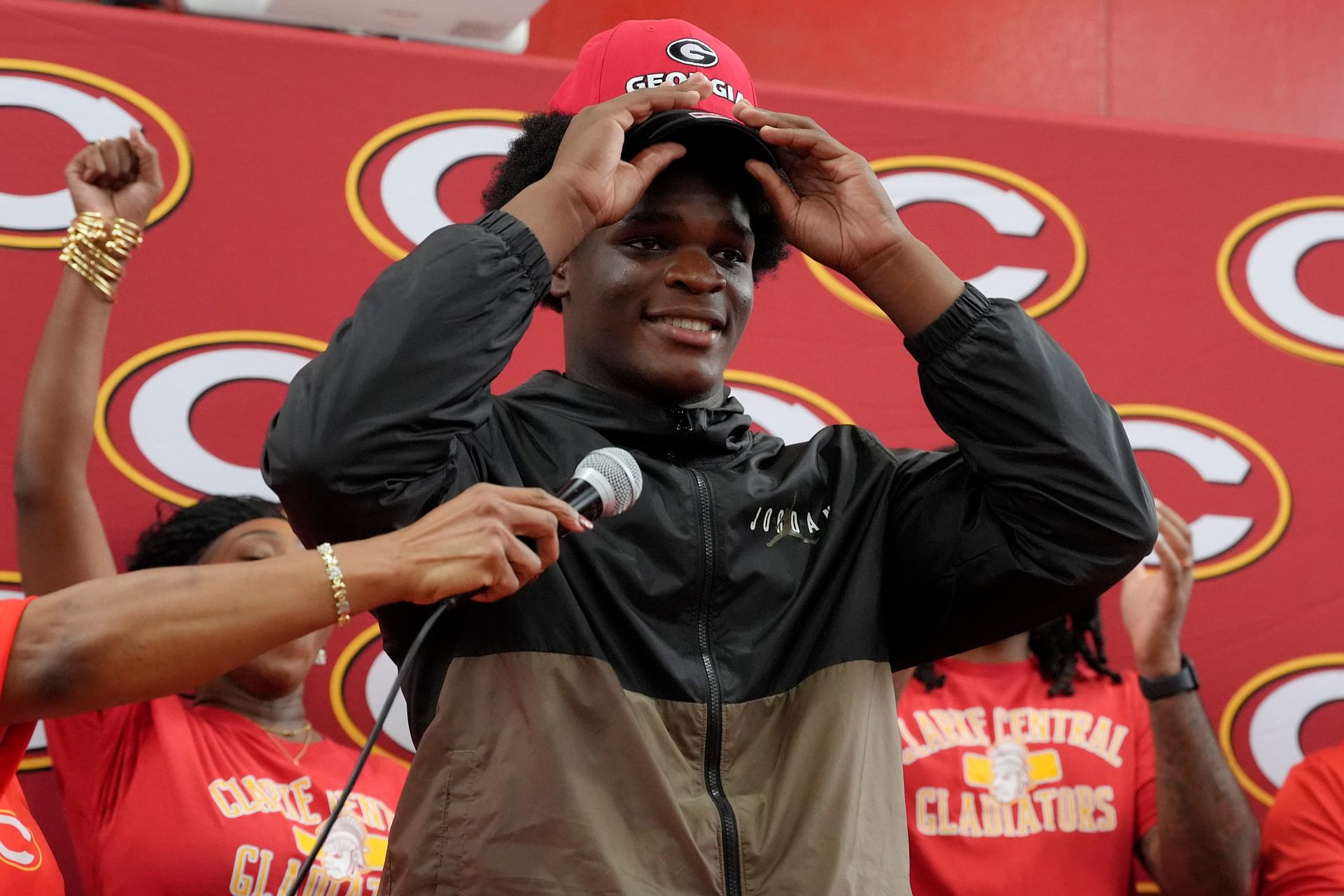 Kirby Smart records major recruiting win as elite four-star DL Anthony "AJ" Lonon commits to Georgia: REPORT