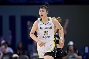 "Paige are you ready to play the 4 again?" - WNBA fans react to Dallas Wings losing 6-foot-7 big Li Yueru to season-ending knee injury