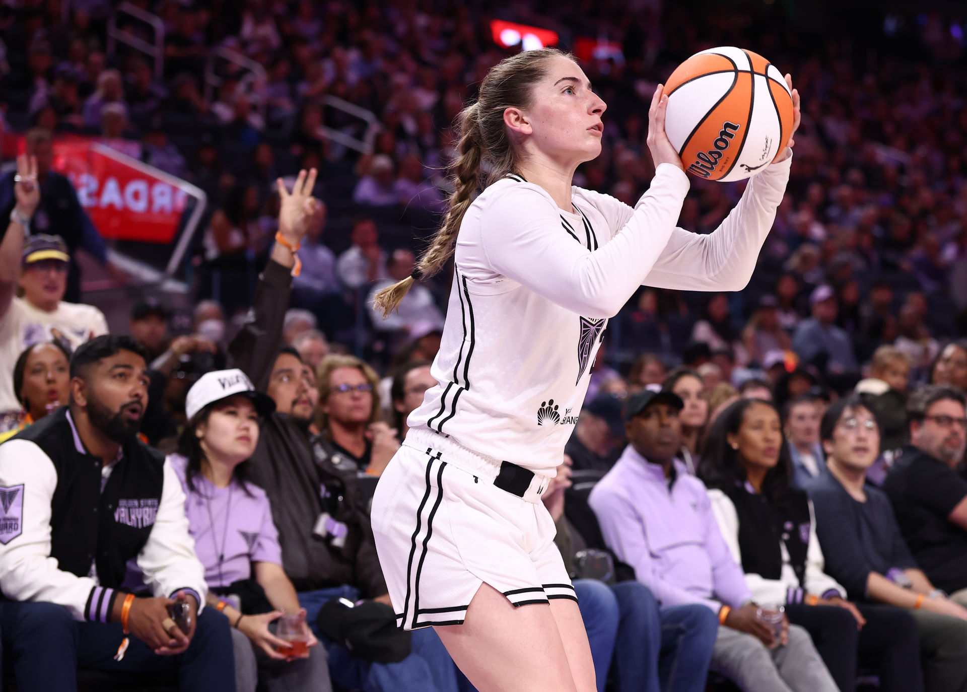 &quot;She deserves to be in the Indiana Fever&quot; - WNBA fans react to Kate Martin shows off unconventional dance move in front of her Valkyries teammates (Source: Imagn)