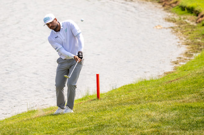 "I've never sniffed that": Sebastian Munoz delivers 'insane' 13-birdie stretch fueling 59 at LIV Golf Indianapolis