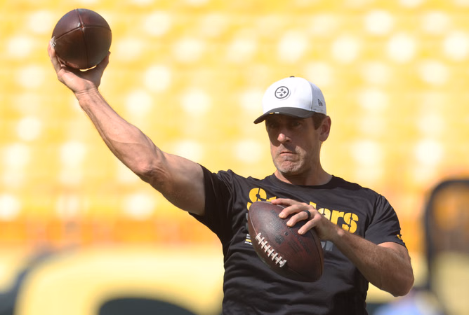 “I don’t believe in Aaron Rodgers” - Eli Manning's ex-teammate raises red flags about 4x NFL MVP's ability to carry Steelers for 17-game season at 40