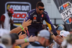 WATCH: Bubba Wallace’s hunt for second NASCAR win of the season ruined by pit stop; ally Toyota crew steps in