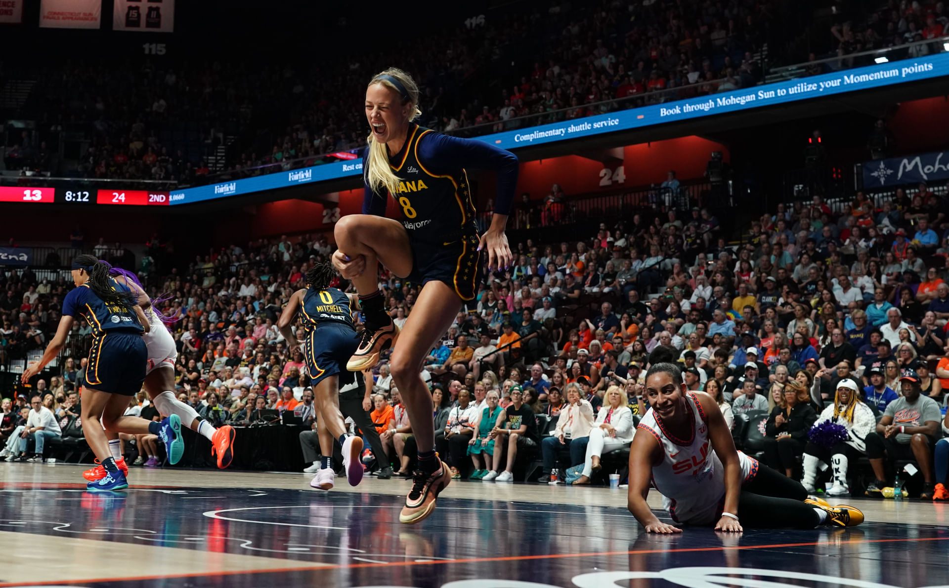 Sophie Cunningham defends Bria Hartley from her mom and critics. (Photo: IMAGN)