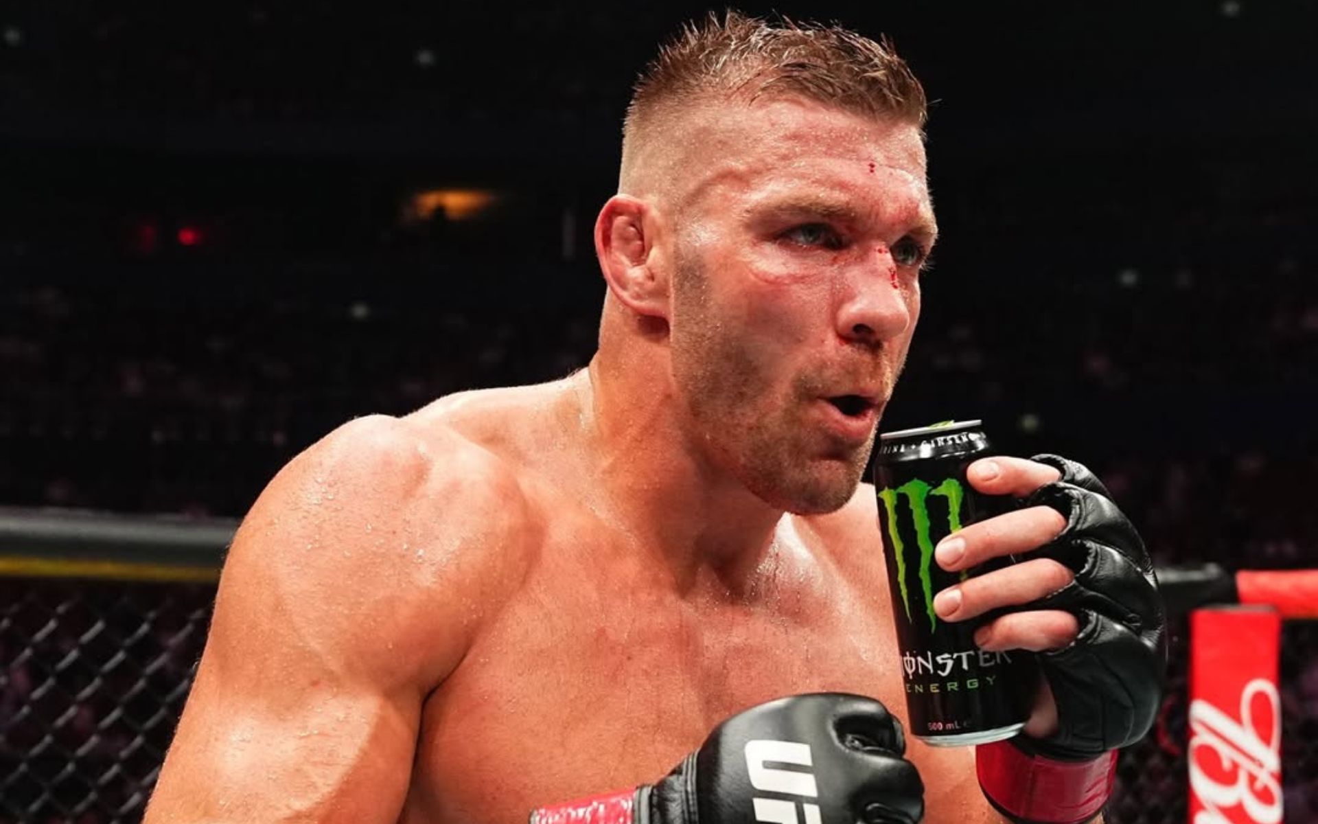 Dricus du Plessis mocks Belal Muhammad. [Image courtesy: @ufceurope on Instagram]