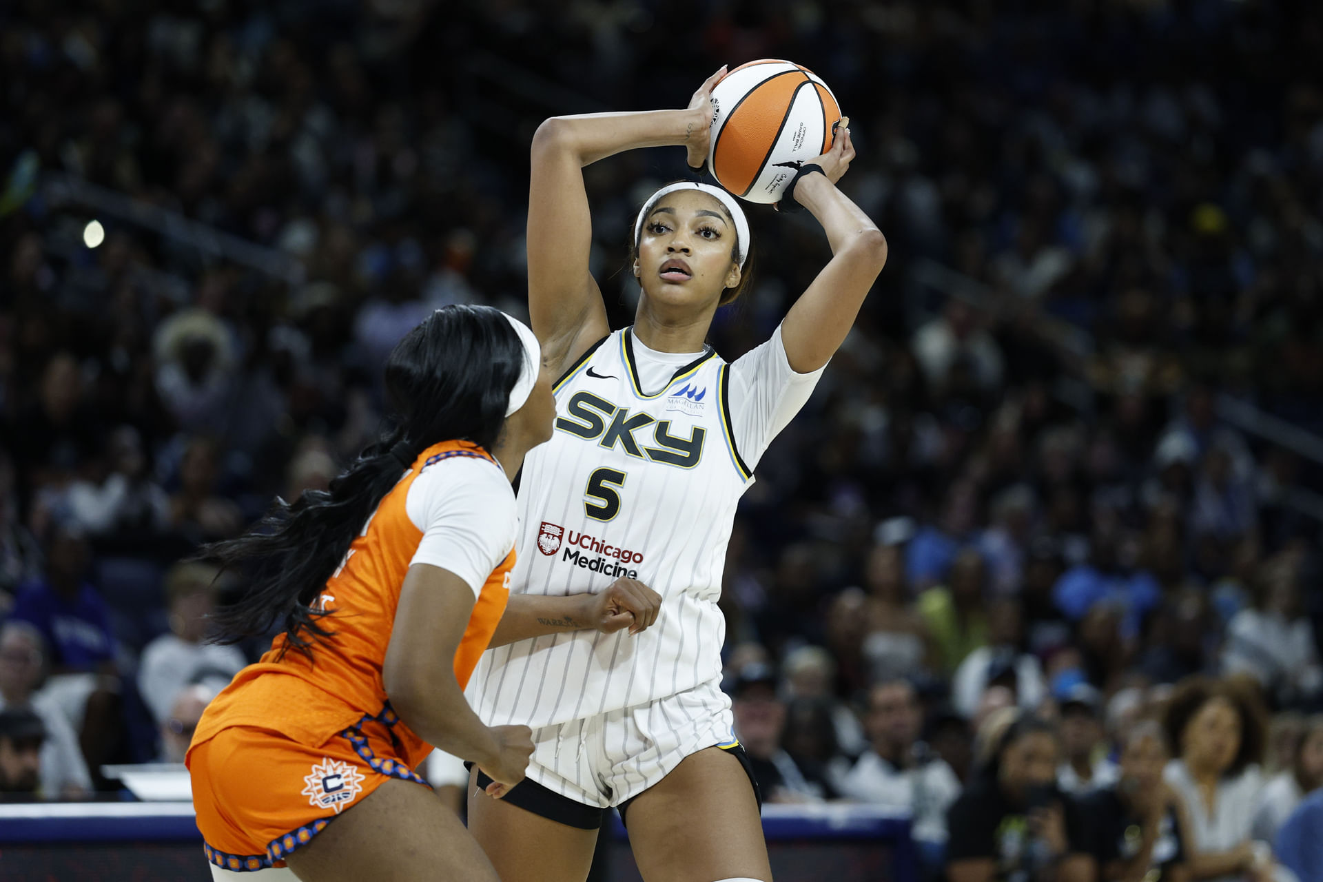 Angel Reese drops another double-double in Sky&#039;s loss. (Photo: IMAGN)