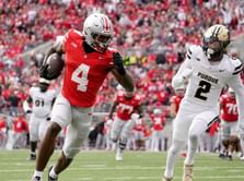 "Check Jeremiah Smith’s FanDuel account": CFB fans roast Ohio State WR for dropping multiple catches in crucial drive vs. Texas