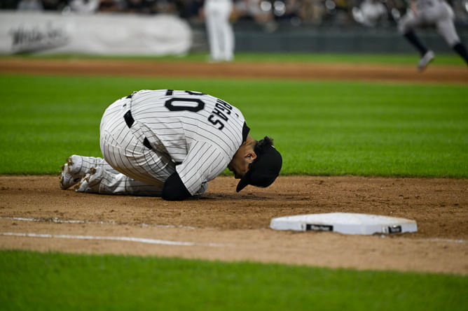 White Sox’s Miguel Vargas exits game after jarring collision with Aaron Judge following 1st career grand slam