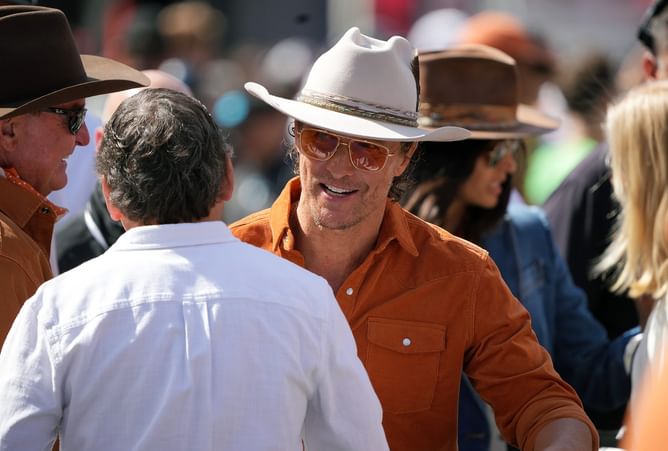 Matthew McConaughey dodges Ohio State fan's hilarious trap as Buckeye supporters flock to take pictures