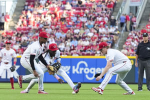 "What an embarrassment for everyone" - Fans outrage after Cardinals vs Reds game sees bizarre player confusion over infield fly rule
