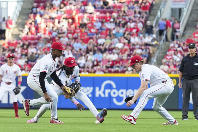"What an embarrassment for everyone" - Fans outrage after Cardinals vs Reds game sees bizarre player confusion over infield fly rule