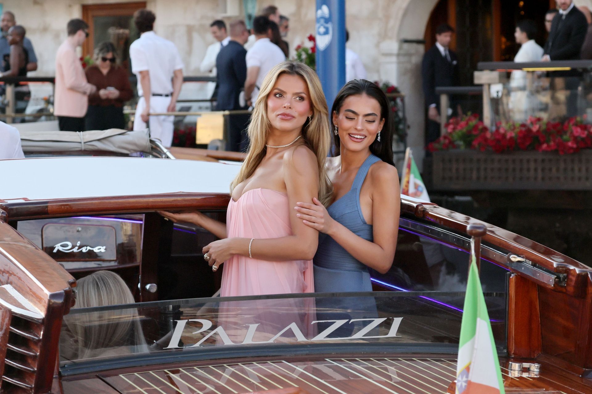 Nader sisters at the Jeff Bezos And Lauren Sanchez Wedding (Image via Getty)