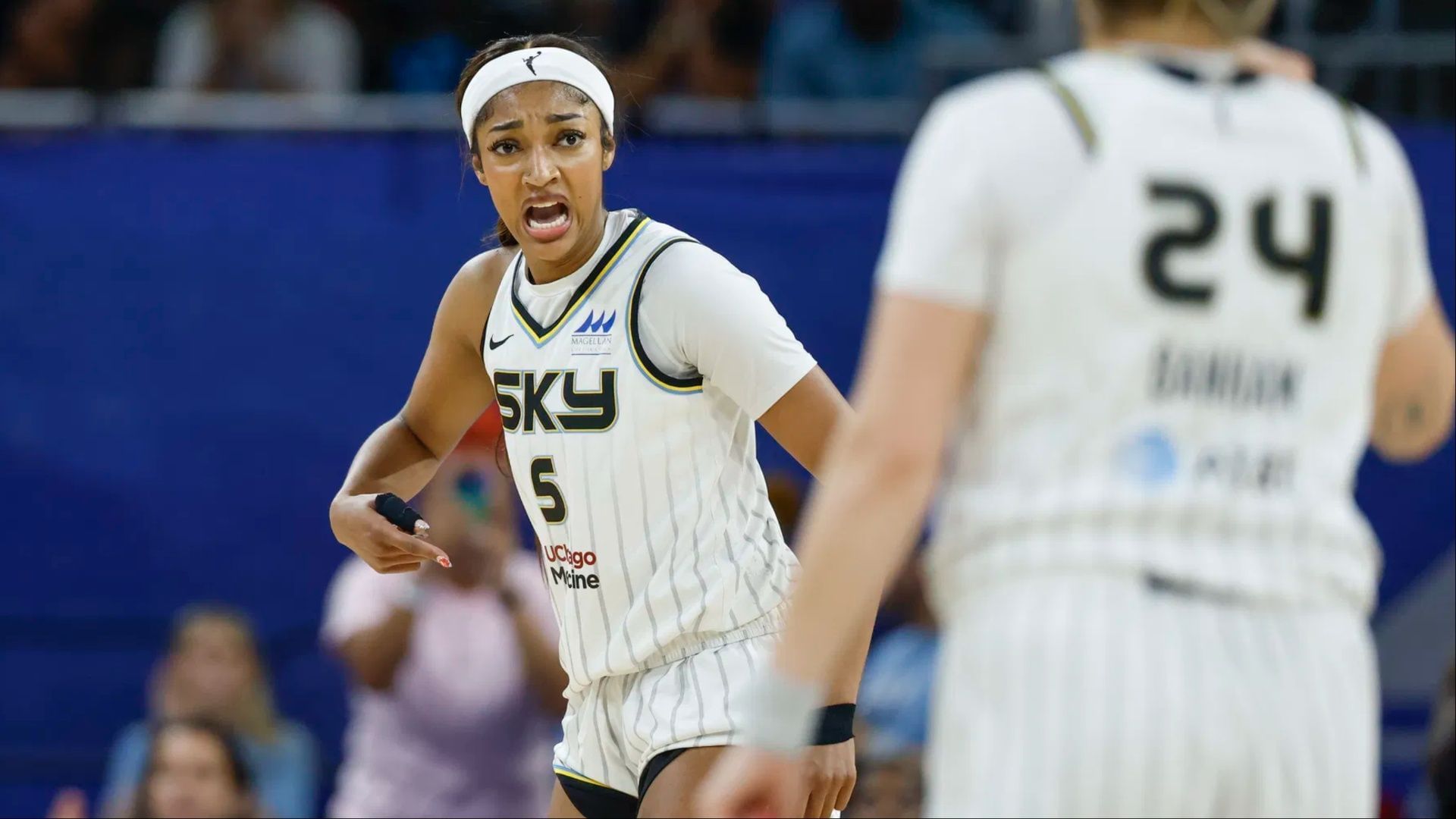 Angel Reese explodes at $66,079 teammate for ignoring her during fastbreak sequence