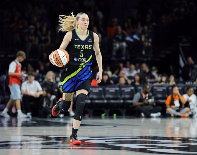 "Midrange is back": Michael Jordan’s ex-teammate Rip Hamilton showers highest praise on Paige Bueckers after historic performance