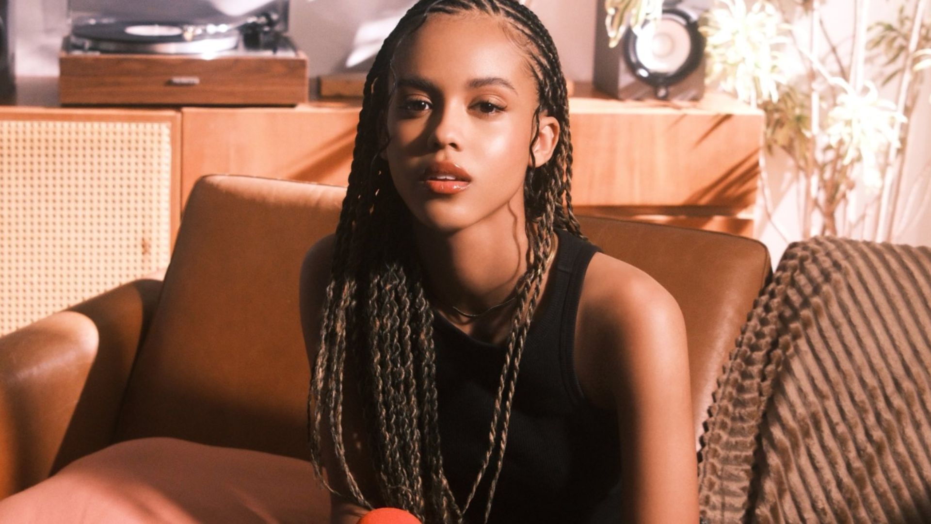 Samara Siqueira (Image via X/@GeffenRecords)
