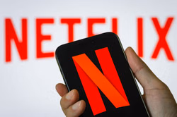 "Might just go ahead and cancel the subscription"- Netizens slam Netflix for its frequent outages