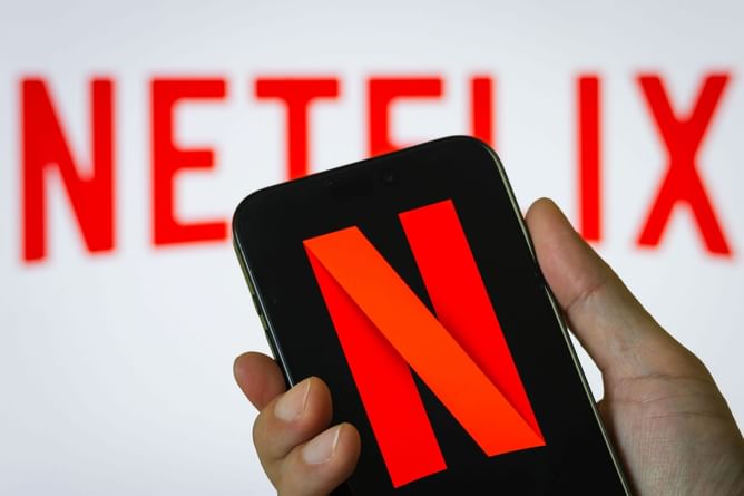 "Might just go ahead and cancel the subscription"- Netizens slam Netflix for its frequent outages