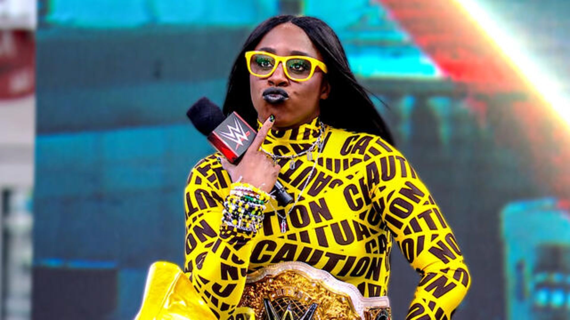 Naomi as the Women