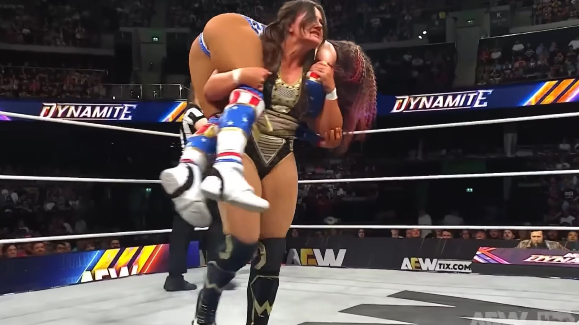 Alex Windsor battling Mercedes Mone on Dynamite [Image Credits: All Elite Wrestling on YouTube]