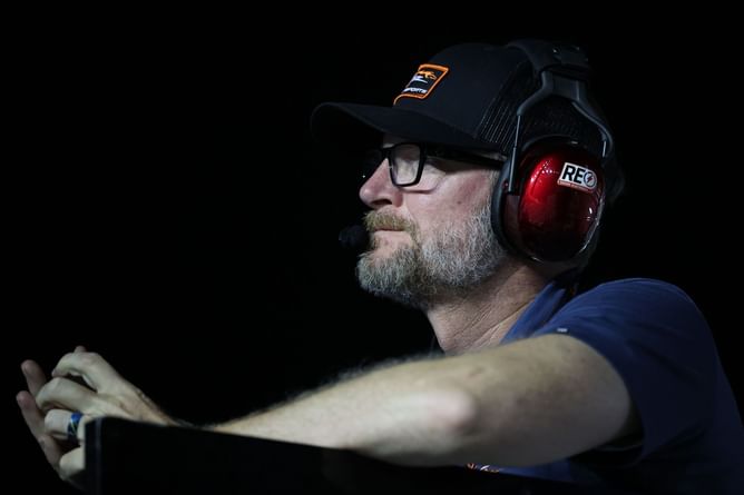 “You do need to limit”: Dale Earnhardt Jr. delivers a crystal clear response to Austin Hill’s JRM dig