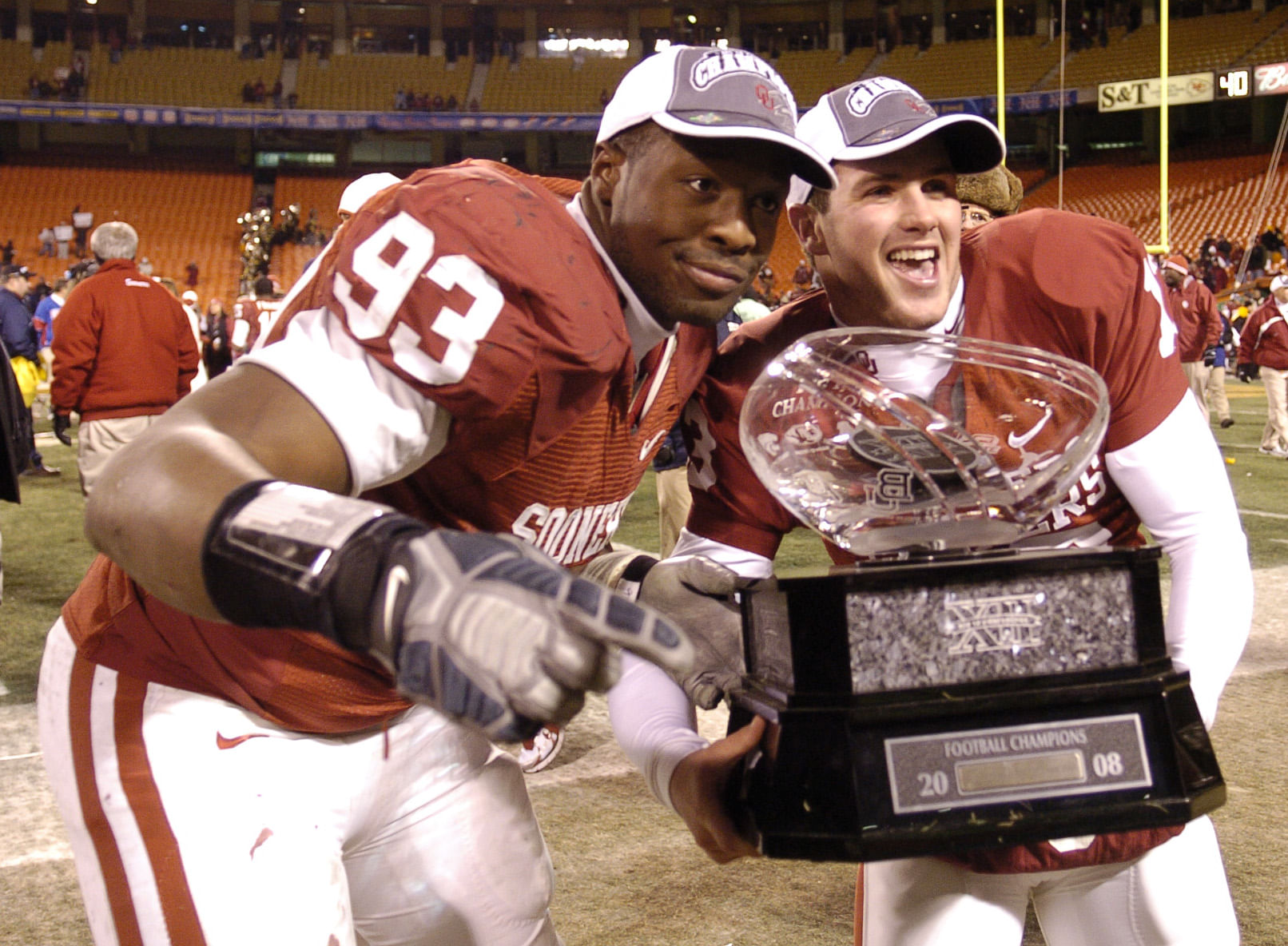 Oklahoma legend Gerald McCoy shows love to JJ Watt for his inspiring message about Sooners: "Legends that have walked, bled, sweated, and cried"