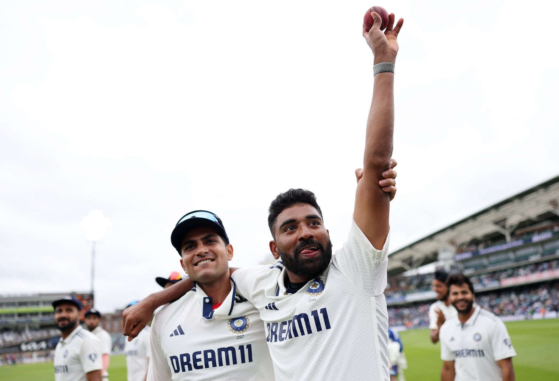 Shubman Gill and Mohammed Siraj celebrate India&#039;s famous victory. (Credits: Getty)
