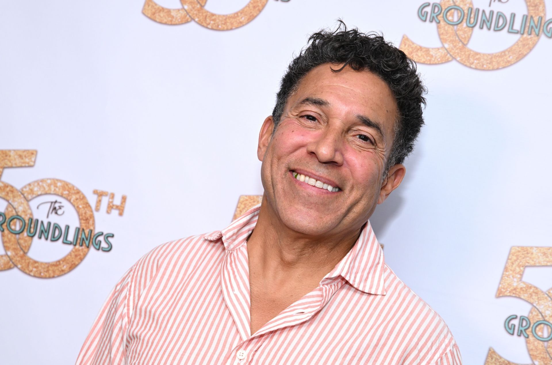 Oscar Nu&ntilde;ez returns as Oscar Martinez in The Paper season 1 (Image via Getty)