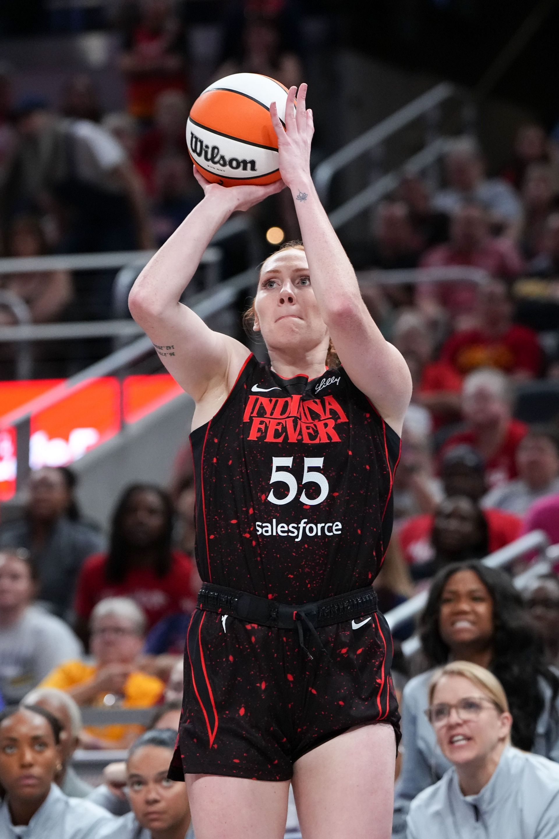 Chloe Bibby attempts a shot in the fourth quarter against the Phoenix Mercury - Source: Getty