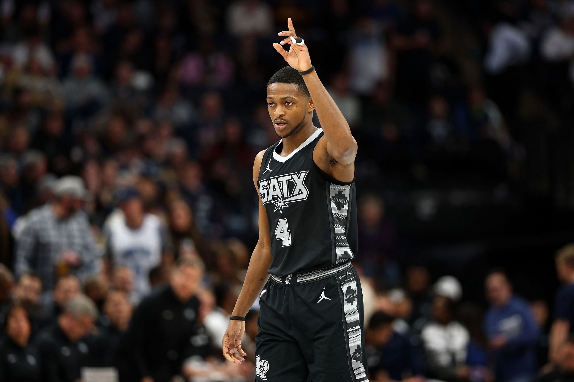 "Overpay of doom" - NBA fans lose it as Spurs give De'Aaron Fox a Luka Doncic-tier payday with $229million extension