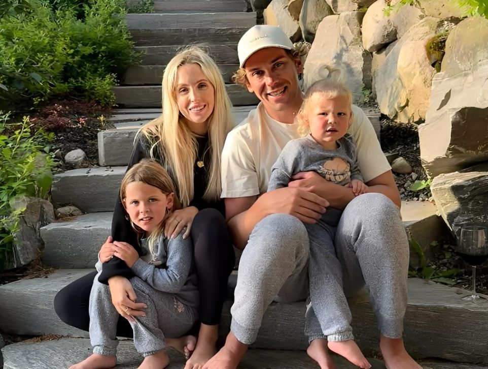 Capitals&rsquo; Dylan Strome shares &ldquo;summer of good times&rdquo; with family, friends, and golf (via Instagram/@ dylstrome19)