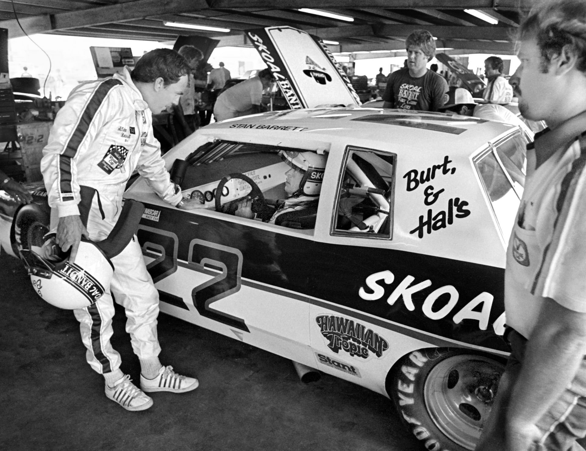 Stan Barrett and Harry Gant in the 1981 Firecracker 400. Source: Getty