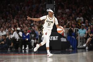 "ACL in shreds" - WNBA fans react to injured Sydney Colson standing arm-in-arm with Sophie Cunningham wearing knee brace