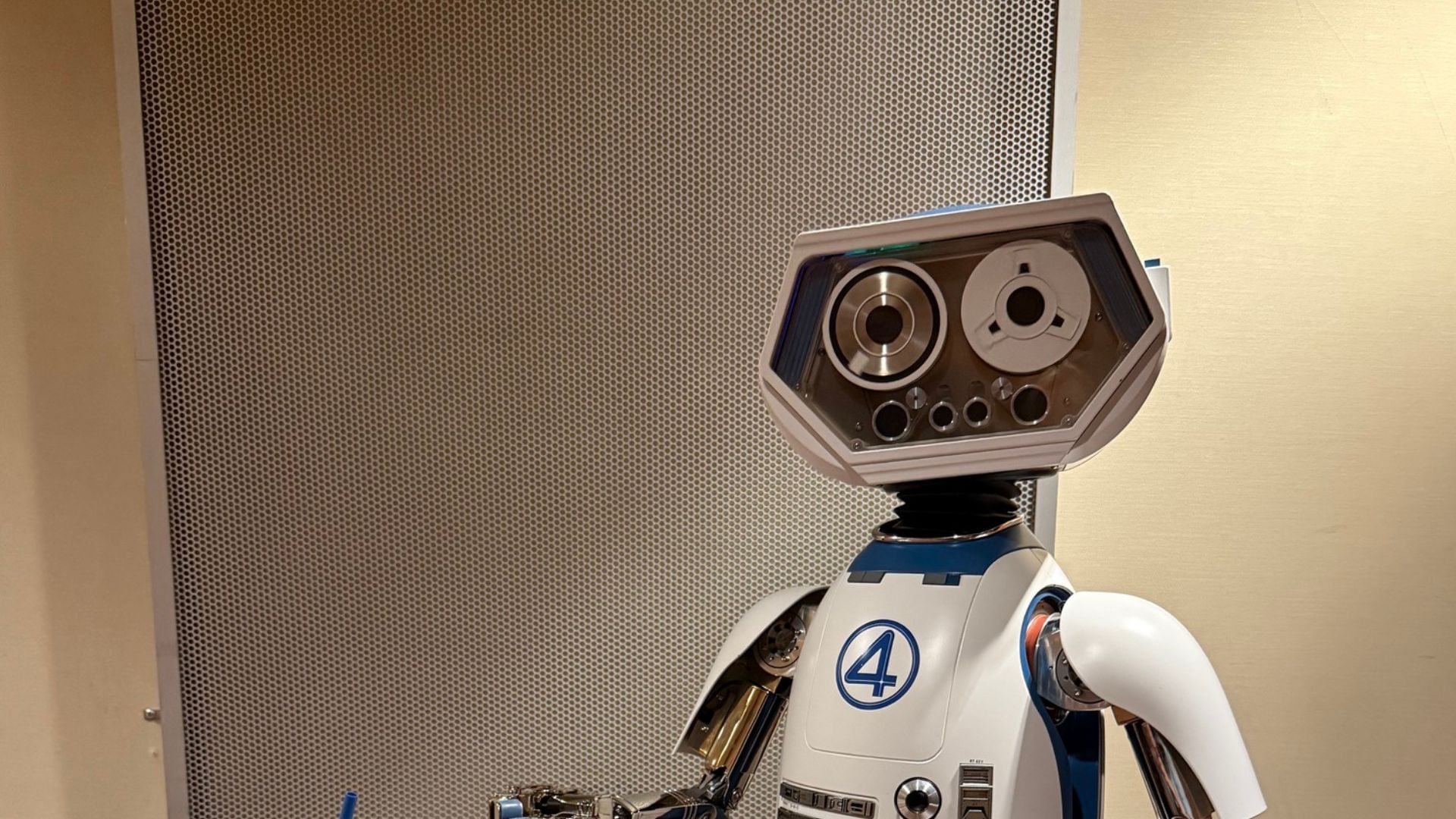 The audience instantly connected to the charming H.E.R.B.I.E. (Image via Official Facebook Page)