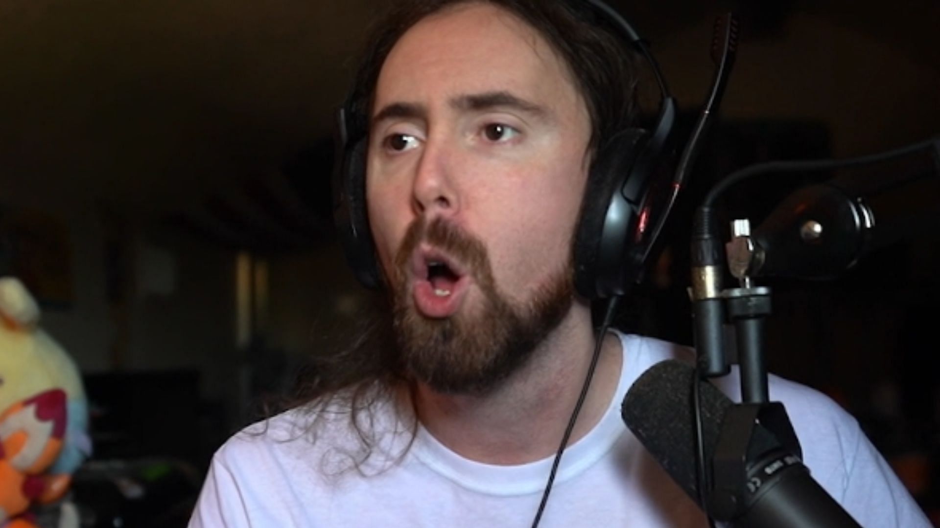 Asmongold gave his take on utilizing real ID verification for using online services (Image via zackrawrr/Twitch)