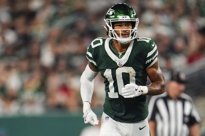 NFL insider raises major question about Allen Lazard as Jets WR faces uncertain future with roster cuts looming