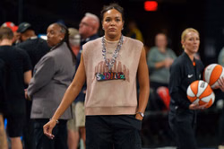 "StudMum": WNBA fans react as Napheesa Collier endorses Courtney Wiliams and Natisha Hiedeman's StudBudz stream with giant chain