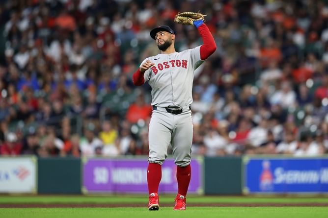 From Pete Crow-Armstrong’s girlfriend to Jose Altuve’s wife MLB better halves flaunt chic gym fits