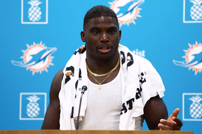 Tyreek Hill projects $4,780,020 Dolphins star as solution to Mike McDaniel's short-yardage problem