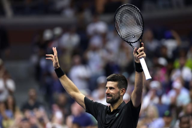 En Image: Djokovic celebrando su búsqueda de 1R en el 2025 de los Estados Unidos iniciando (Getty)