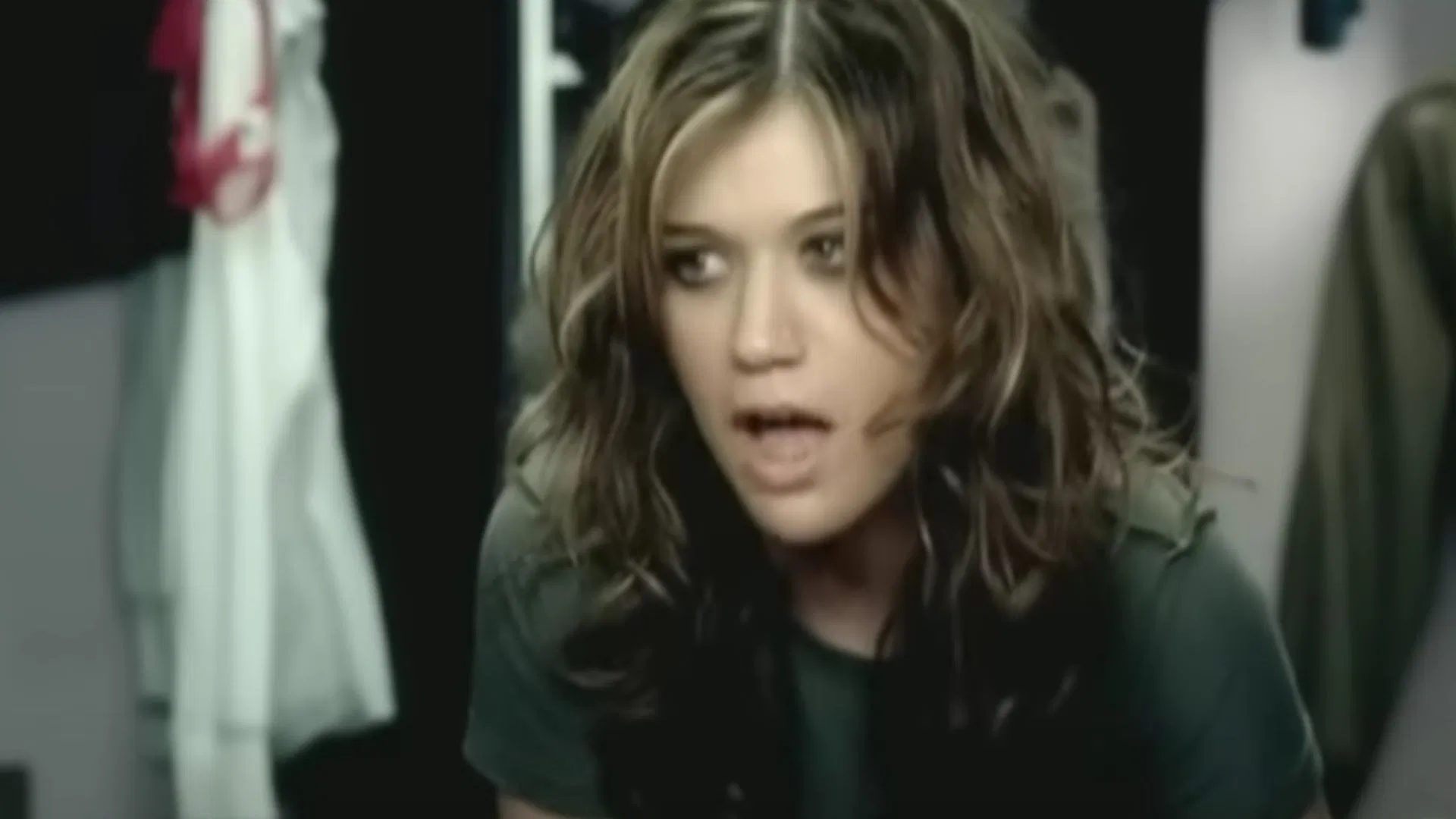 A still from the song (Image via Youtube/@Kelly Clarkson)