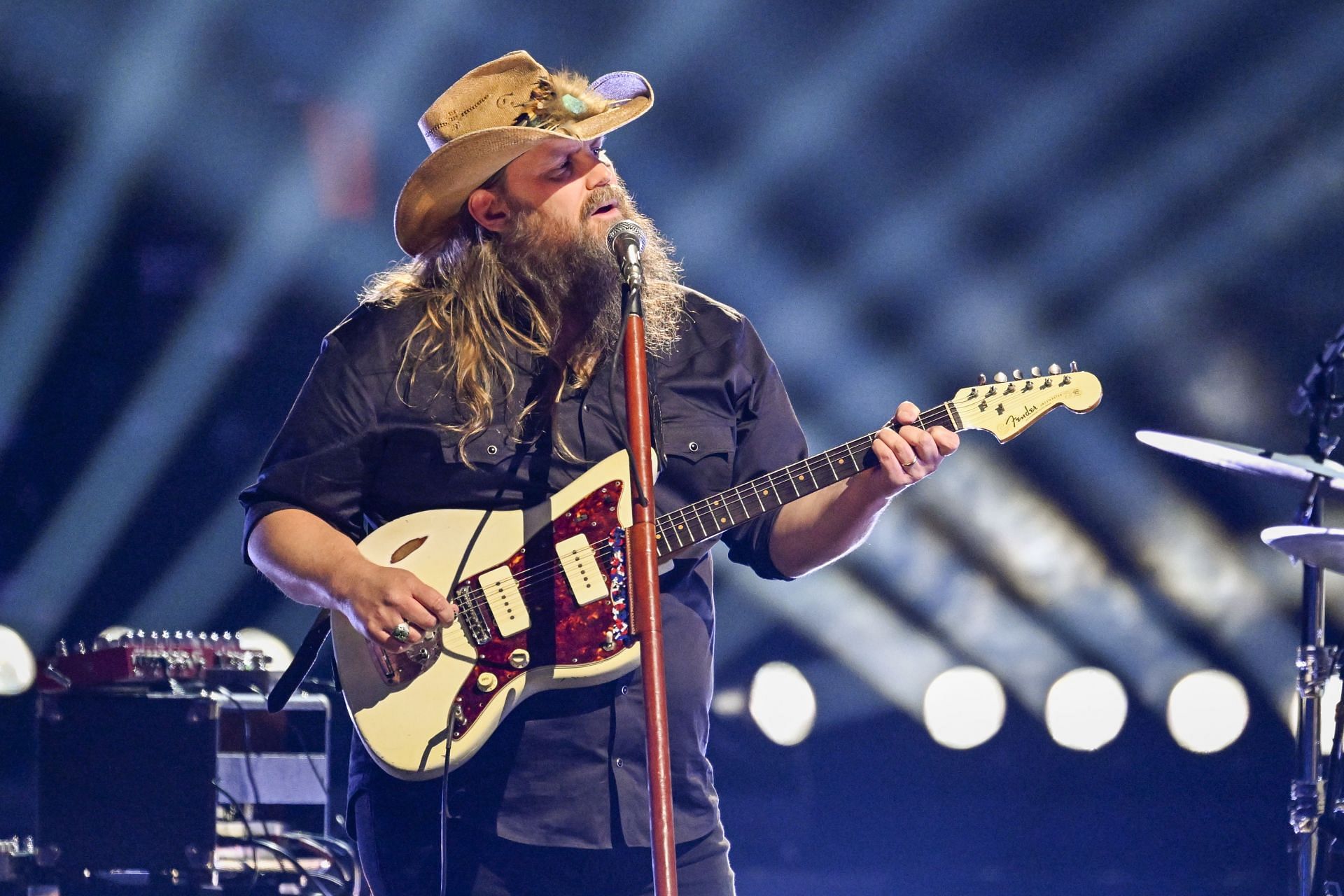 Chris Stapleton at the 58th Annual CMA Awards (Image via Getty)